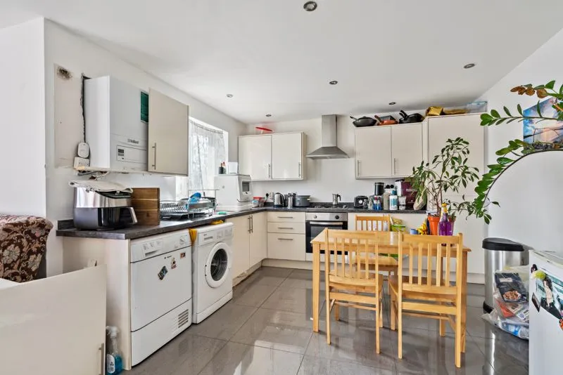 Kings Avenue, Greenford, photo 3