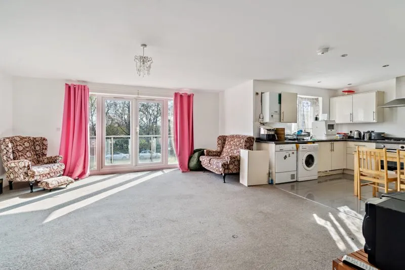 Kings Avenue, Greenford, photo 2