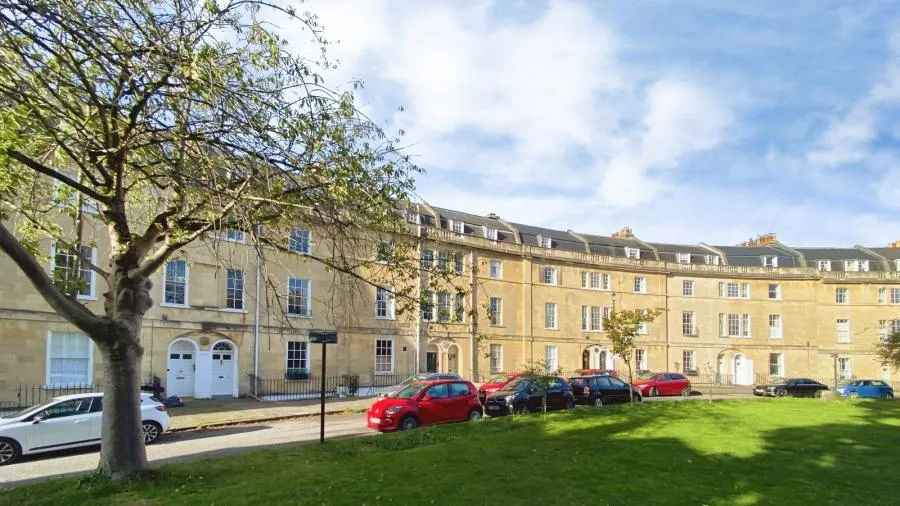 3 bed flat to rent, Widcombe Crescent, Bath, BA2