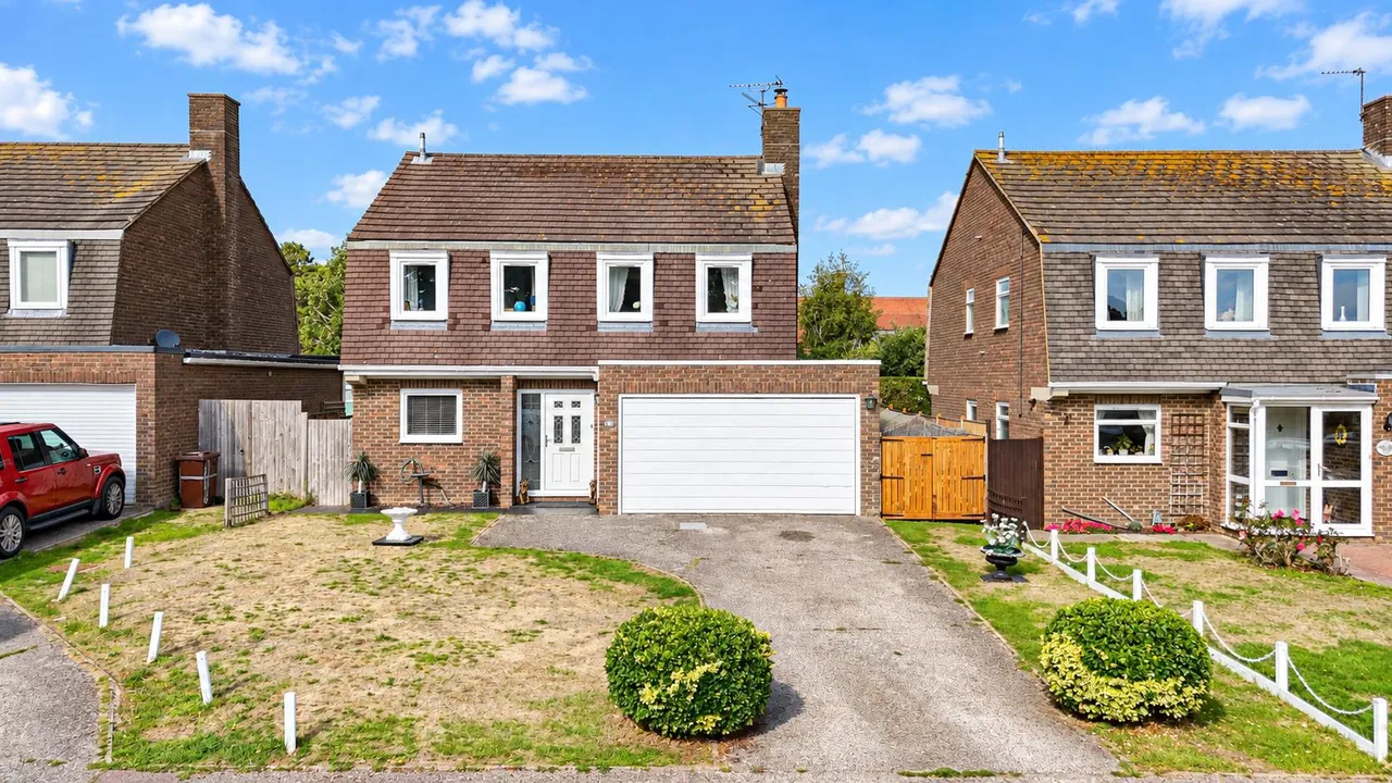 4 bed house for sale, Hawthorn Avenue, Bexhill-On-Sea