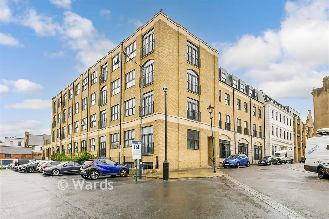 2 bed flat for sale, Queensbridge Drive, Ramsgate, CT11