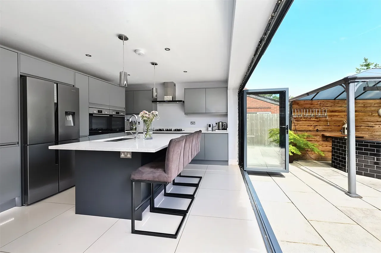 Coleford Bridge Road, Mytchett, Camberley, Surrey, GU16 6DT, photo 5