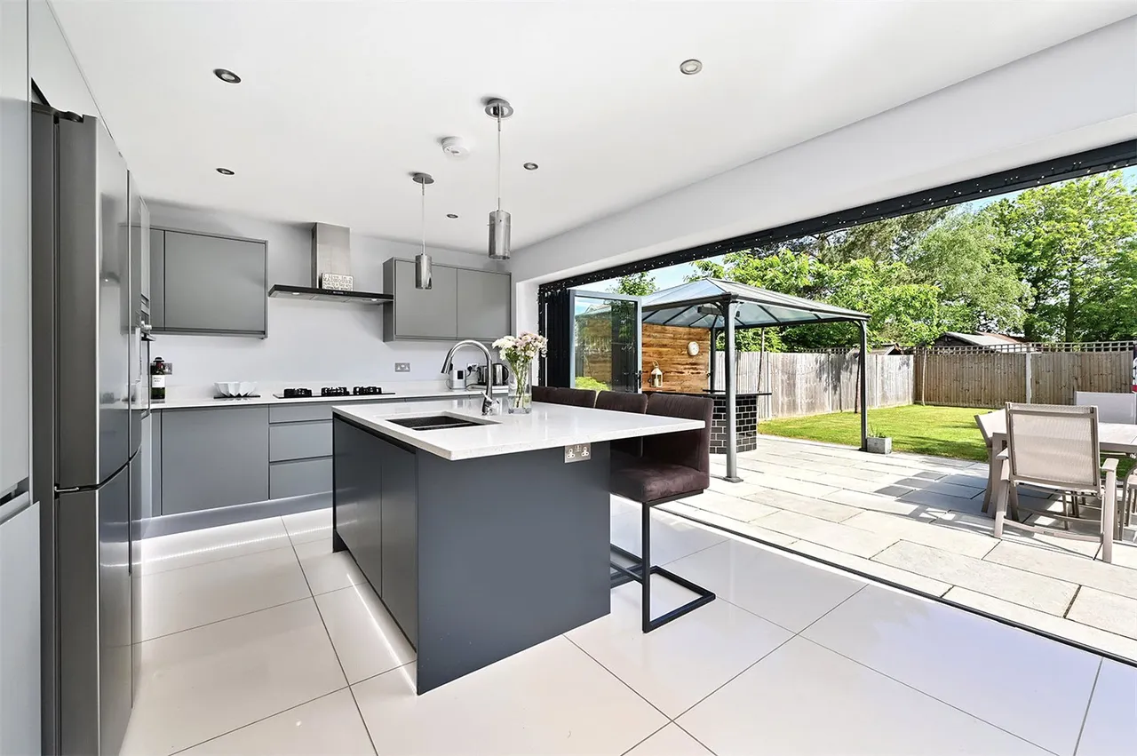 Coleford Bridge Road, Mytchett, Camberley, Surrey, GU16 6DT, photo 4