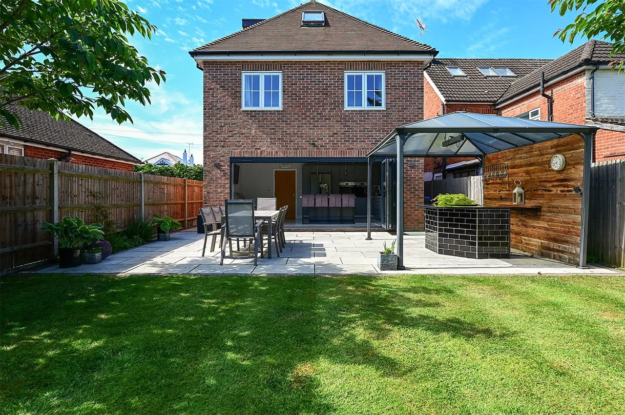 5 bed house for sale — Coleford Bridge Road, Mytchett, Camberley, Surrey, GU16 6DT
