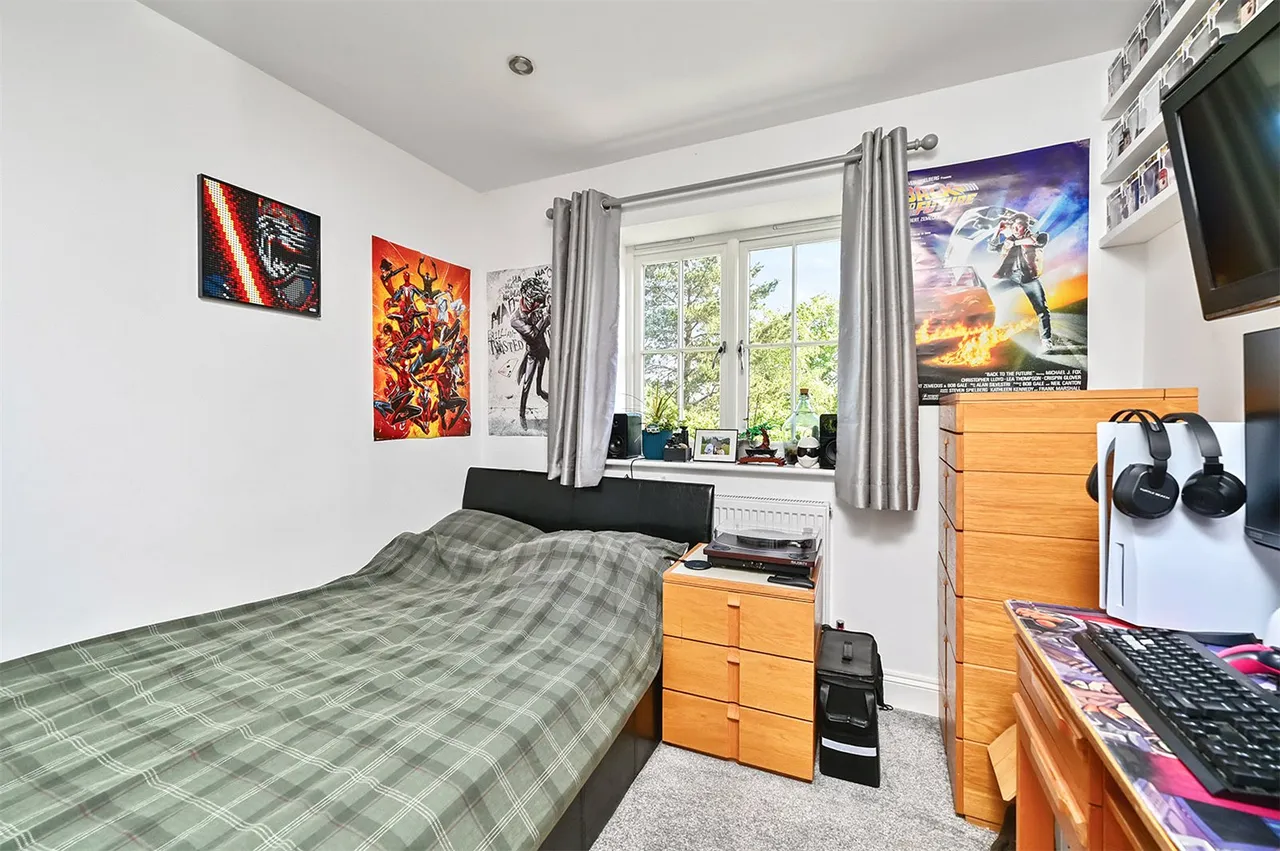 Coleford Bridge Road, Mytchett, Camberley, Surrey, GU16 6DT, photo 16