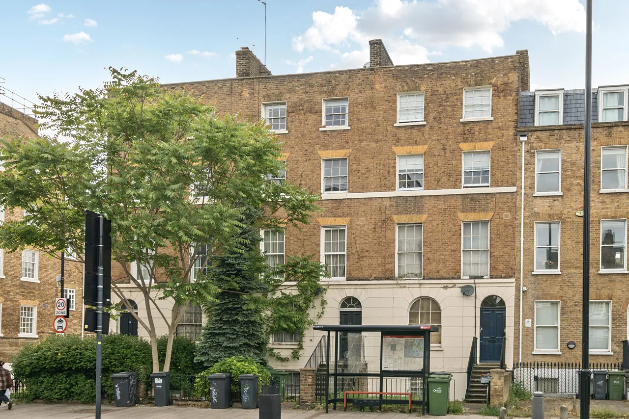 2 bed flat for sale — Flat 3, 56 Clapham Road, London