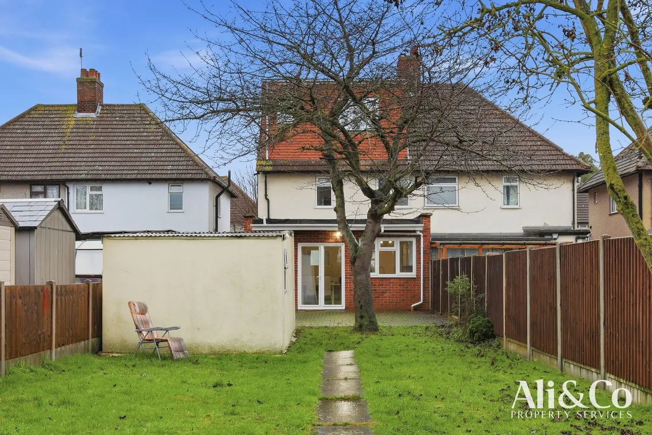 Heathview Road, Grays, Essex, RM16 2RS, photo 2