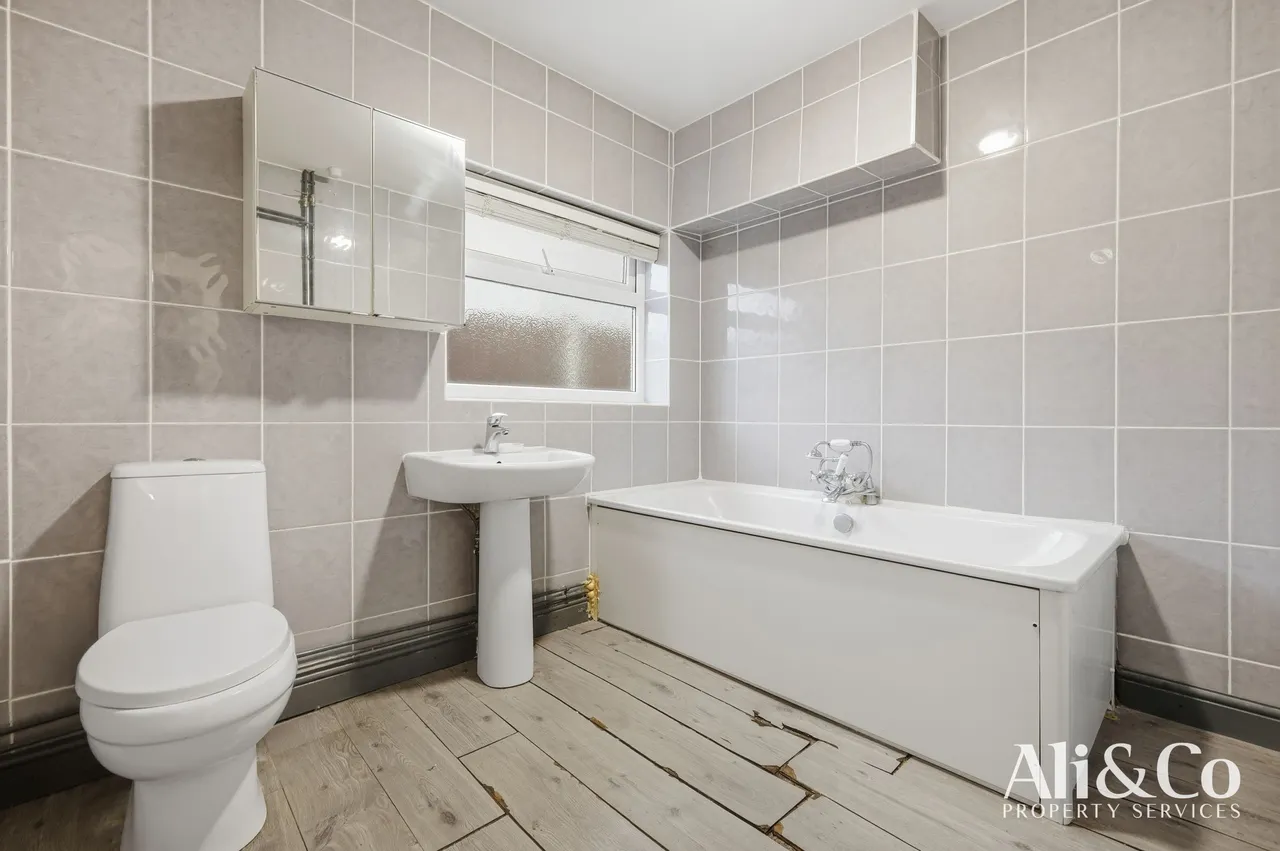 Heathview Road, Grays, Essex, RM16 2RS, photo 9