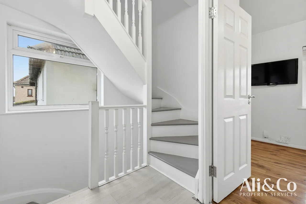 Heathview Road, Grays, Essex, RM16 2RS, photo 10