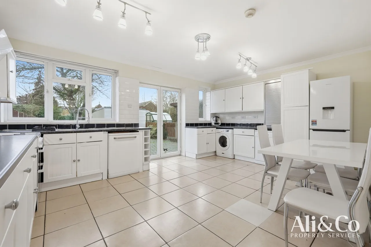 Heathview Road, Grays, Essex, RM16 2RS, photo 4