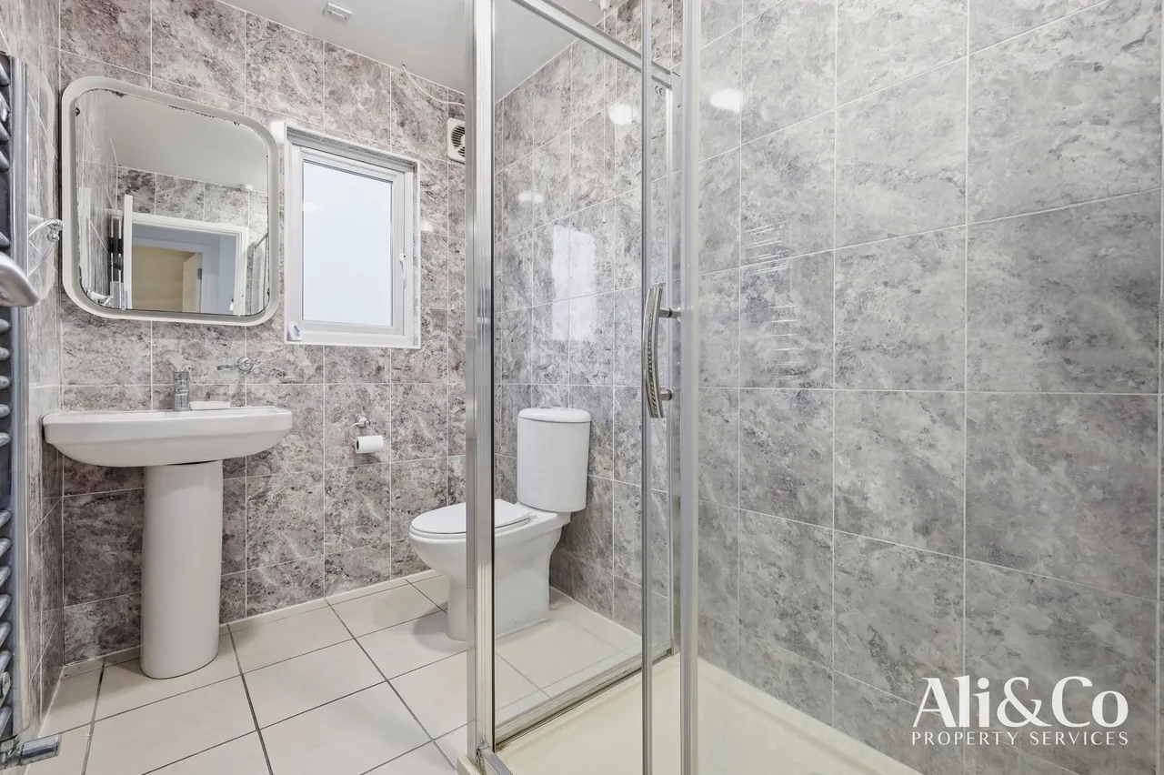 Heathview Road, Grays, Essex, RM16 2RS, photo 14