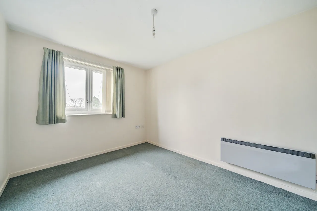 Neal Close, HA6, photo 7