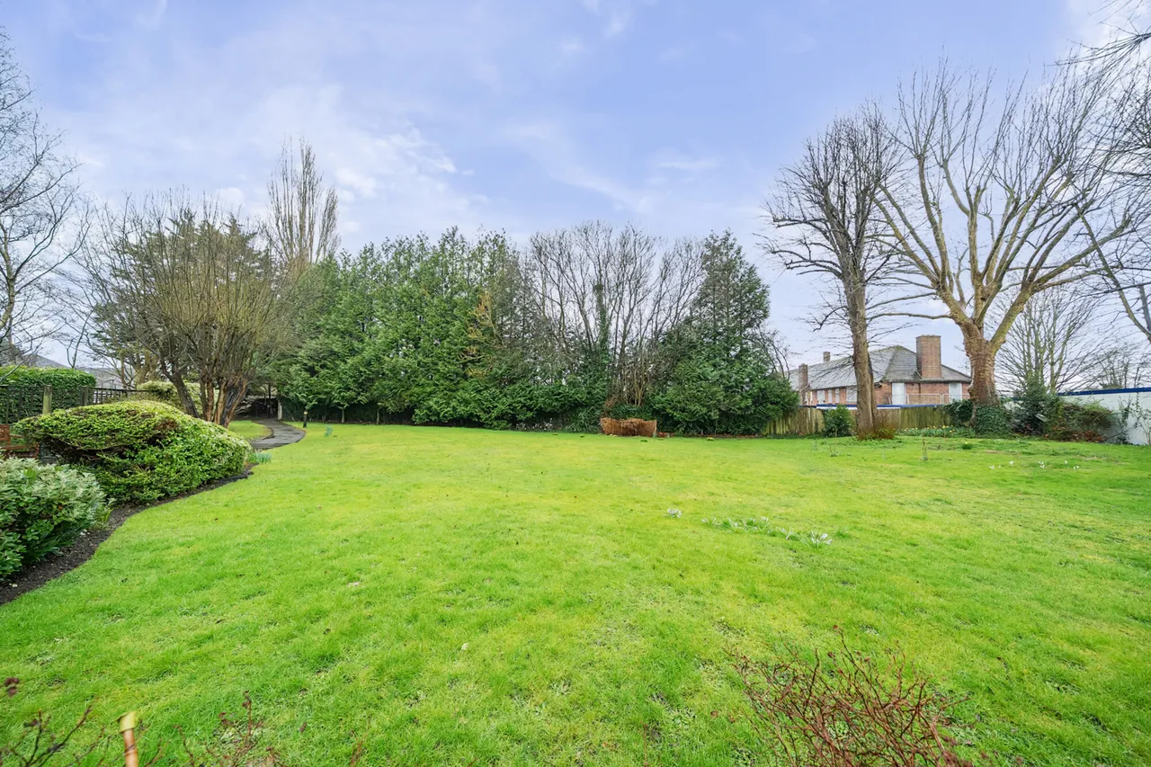 Neal Close, HA6, photo 10