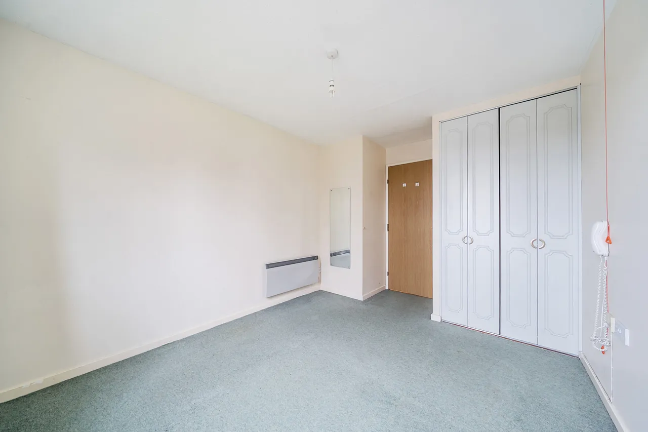 Neal Close, HA6, photo 14