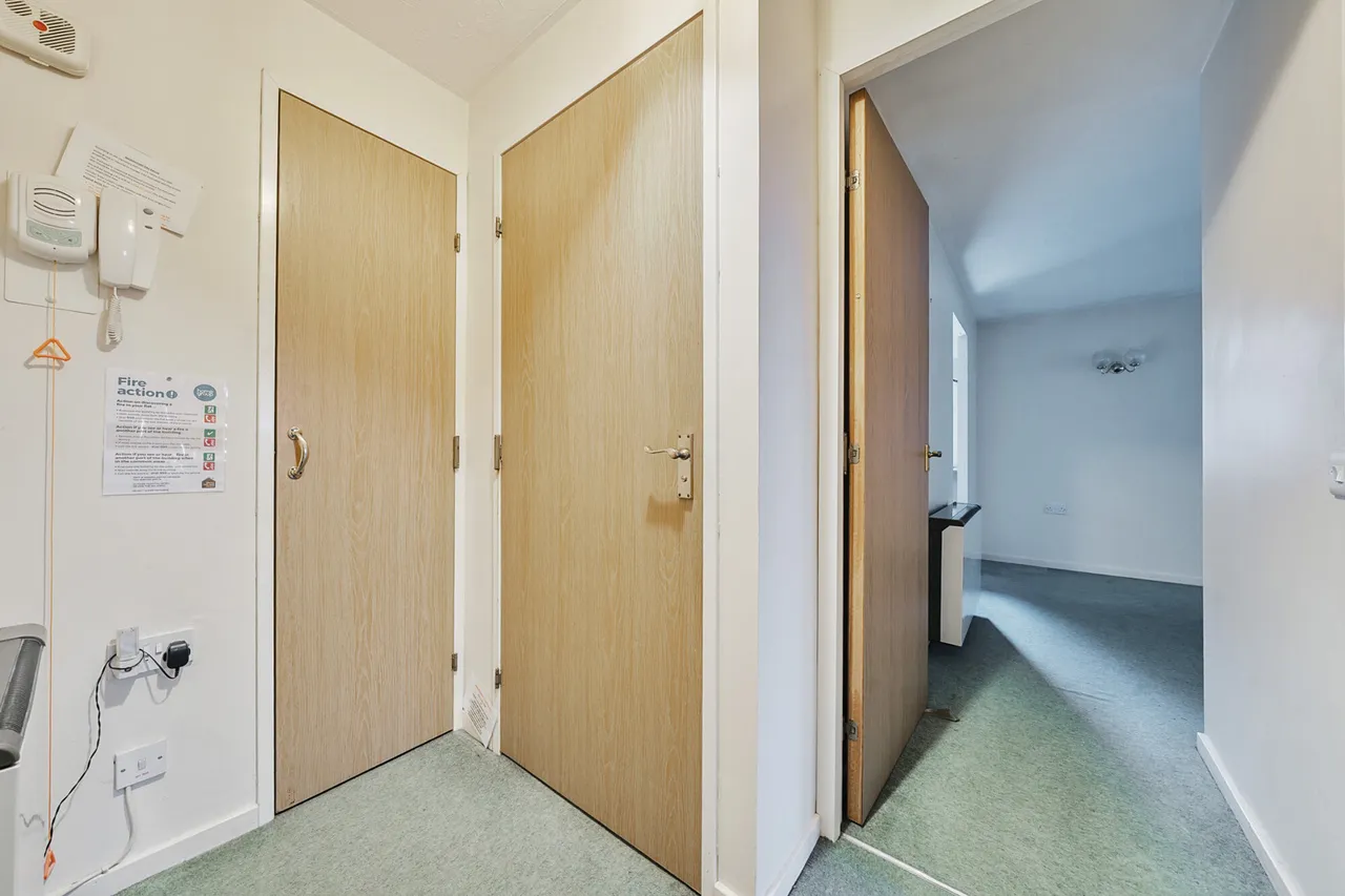 Neal Close, HA6, photo 20