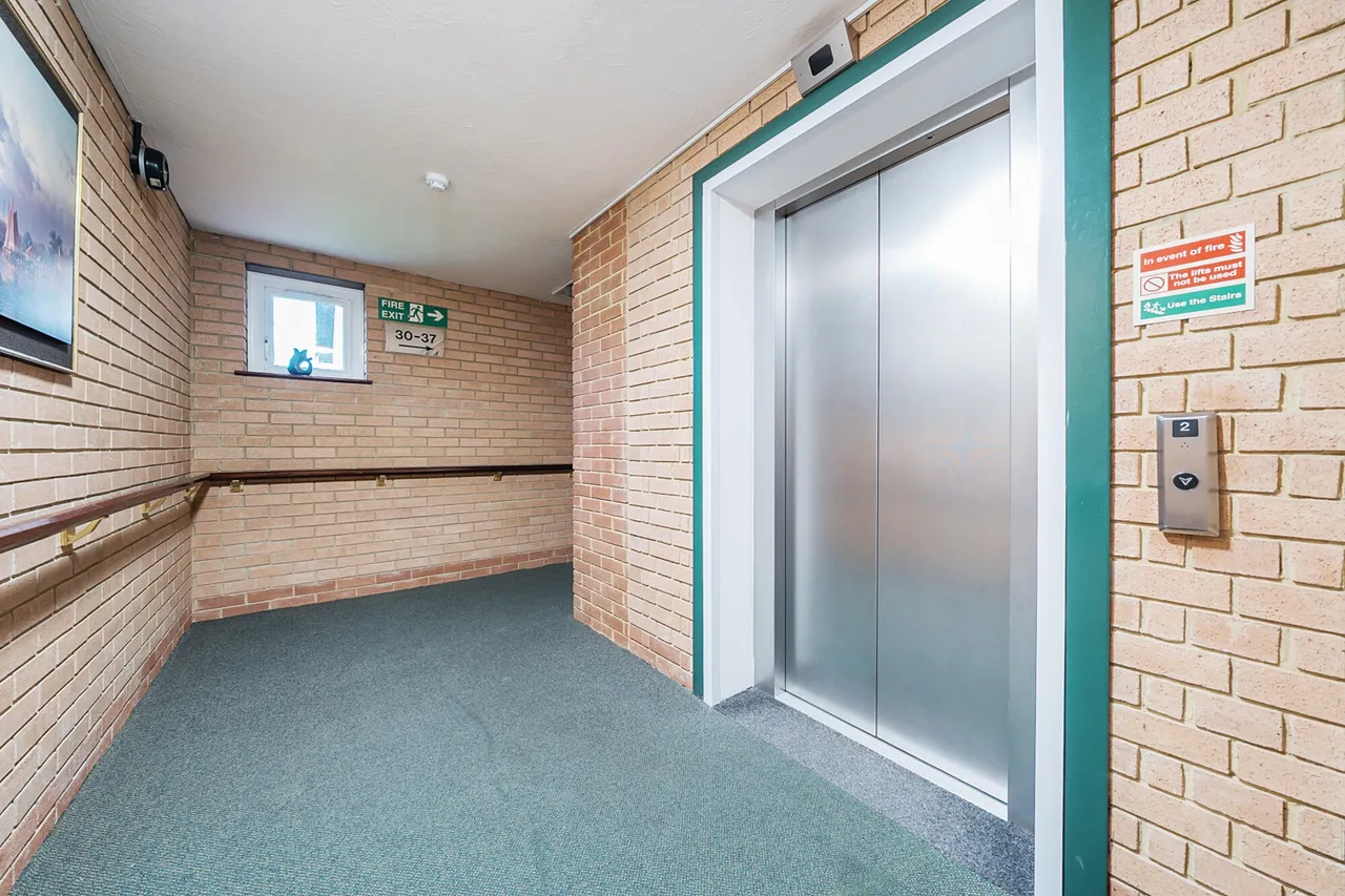 Neal Close, HA6, photo 15