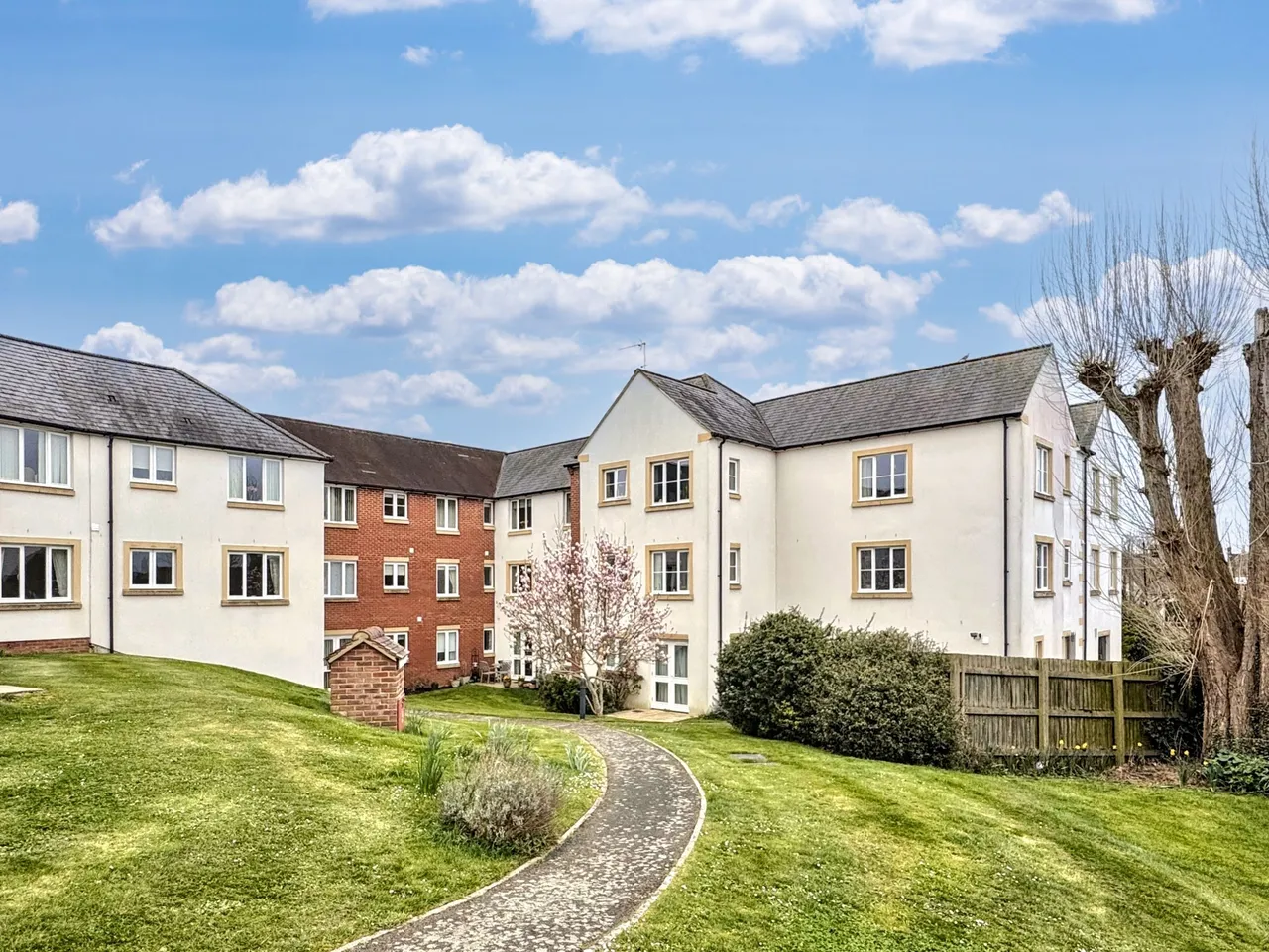 1 bed flat for sale, Swan Lane, Dove Court, SN7