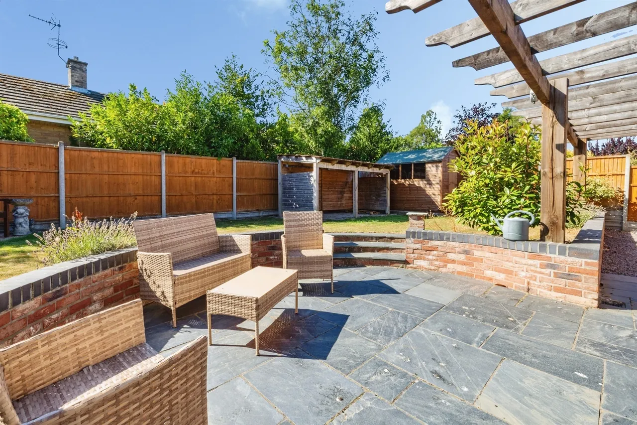 Courtfield Close, Sudbrooke, Lincoln, photo 2