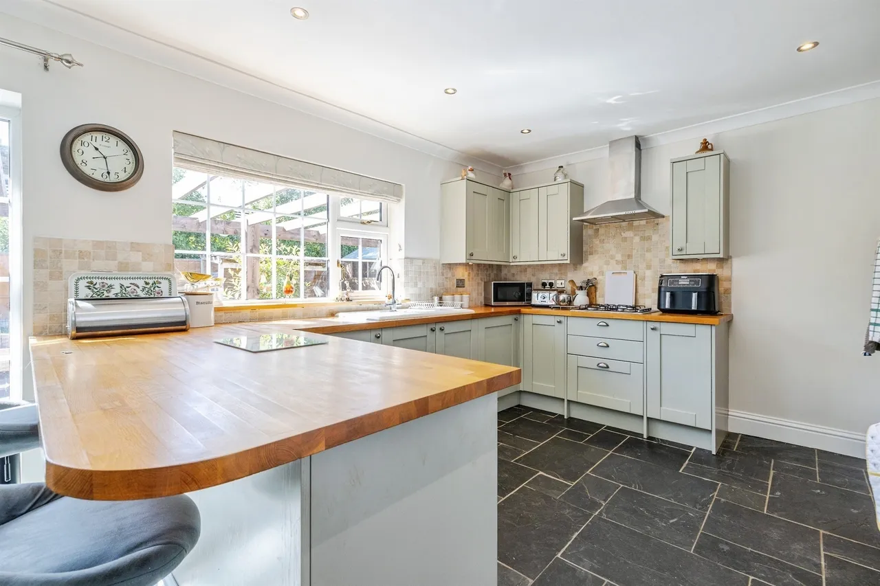 Courtfield Close, Sudbrooke, Lincoln, photo 6