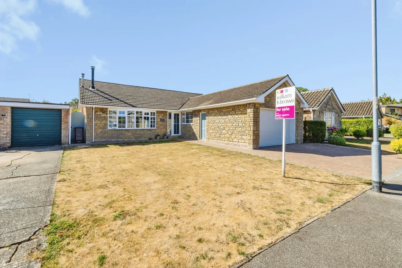 3 bed house for sale — Courtfield Close, Sudbrooke, Lincoln