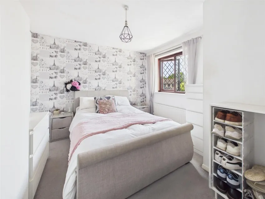 Essex Close, Churchdown, photo 13