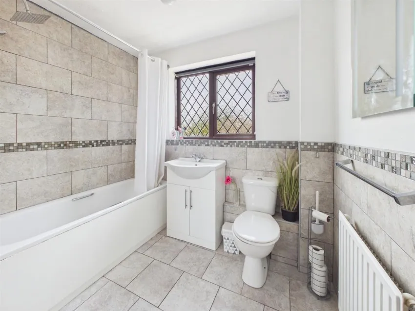 Essex Close, Churchdown, photo 15
