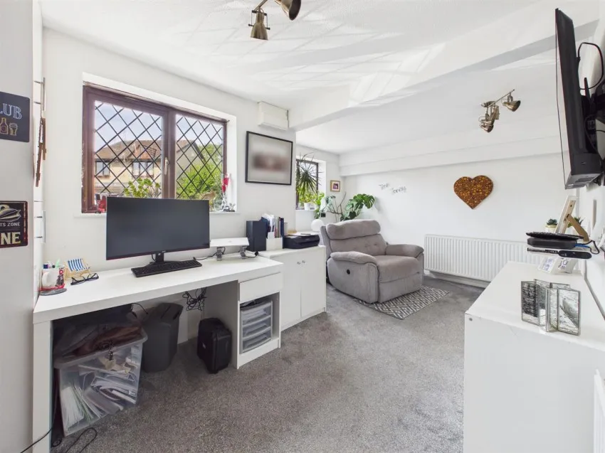 Essex Close, Churchdown, photo 10