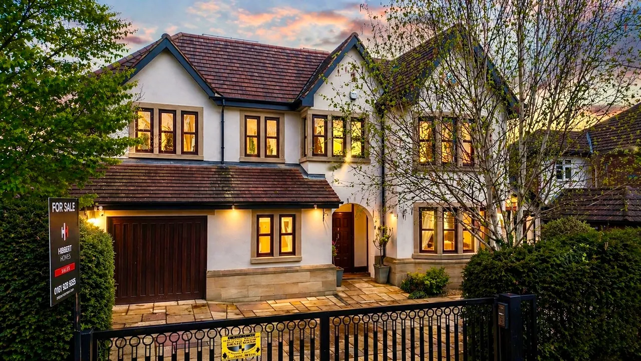Warwick Drive, Hale, WA15, photo 32