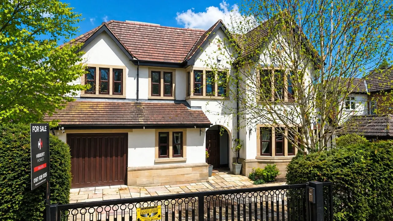 5 bed house for sale, Warwick Drive, Hale, WA15
