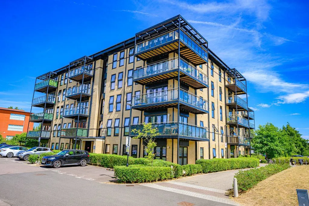 2 bed flat for sale — Bessemer Road, Welwyn Garden City AL7 1GJ
