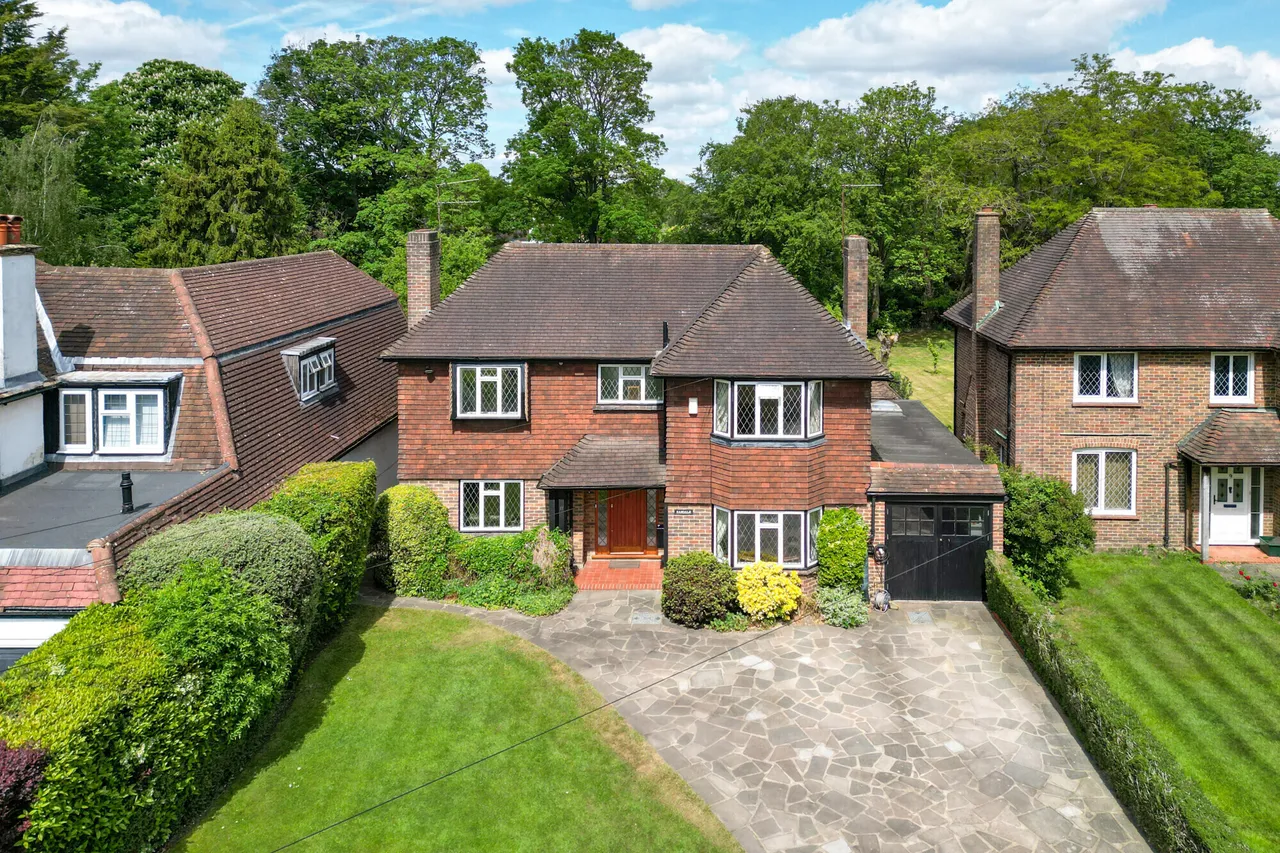 5 bed house for sale — The Green, Epsom, KT17