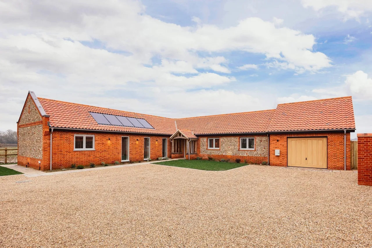 3 bed property for sale, A Carefully Designed, Sustainable Bar