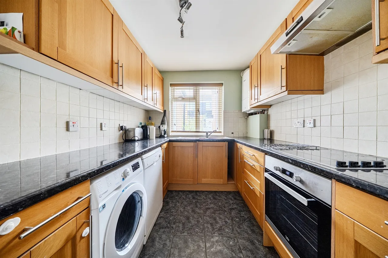 Lillibrooke Crescent, Maidenhead, photo 2