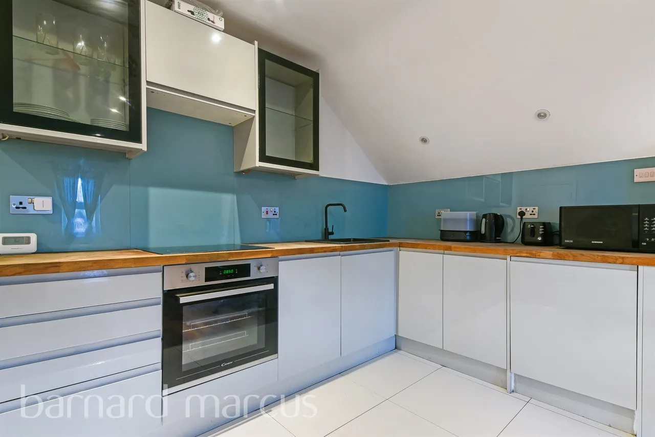 Birdhurst Rise, South Croydon, photo 2