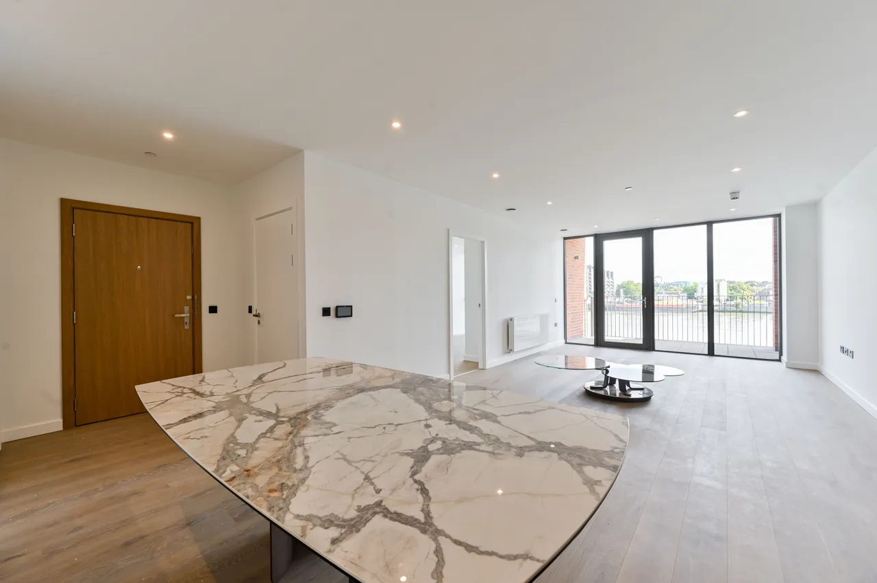 Apartment 14, Herland Court, Carnwath Road, London, photo 4