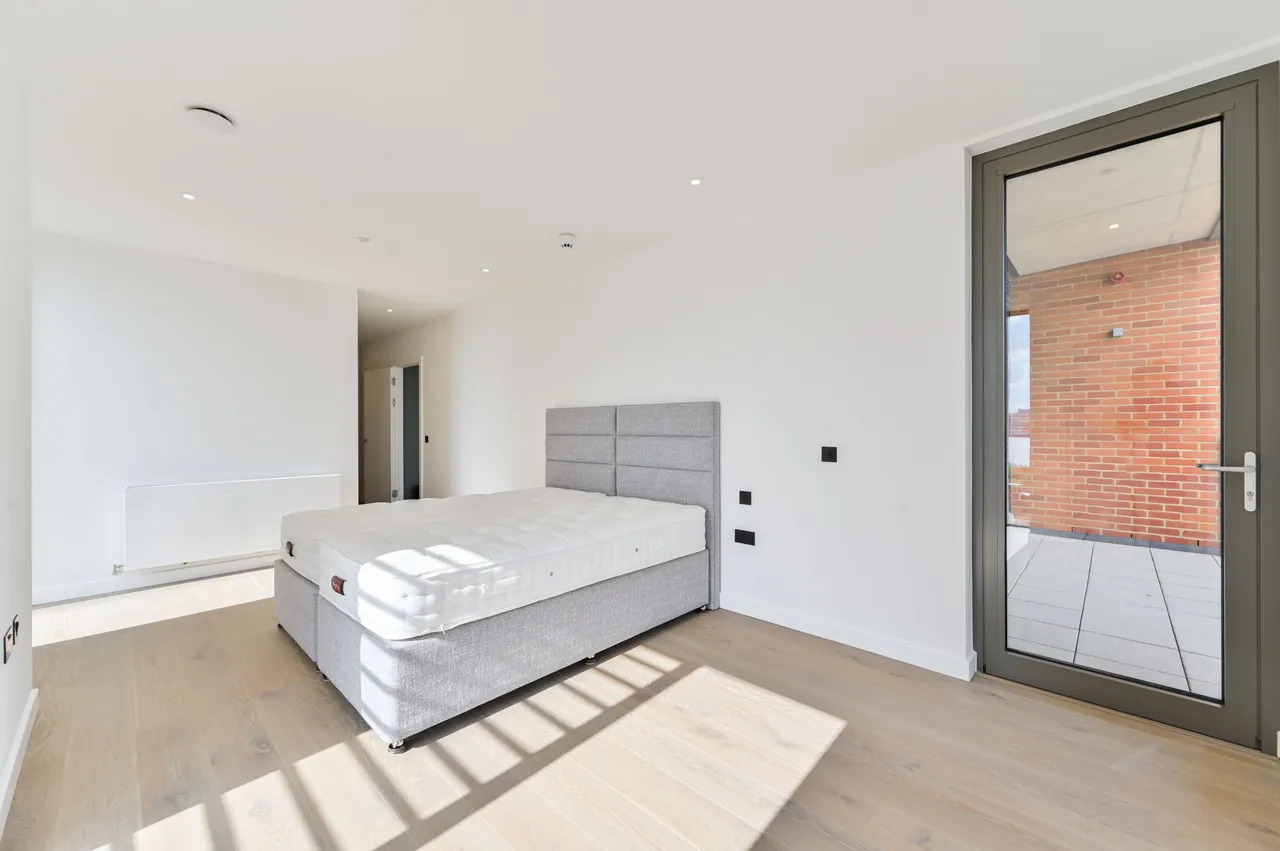 Apartment 14, Herland Court, Carnwath Road, London, photo 8