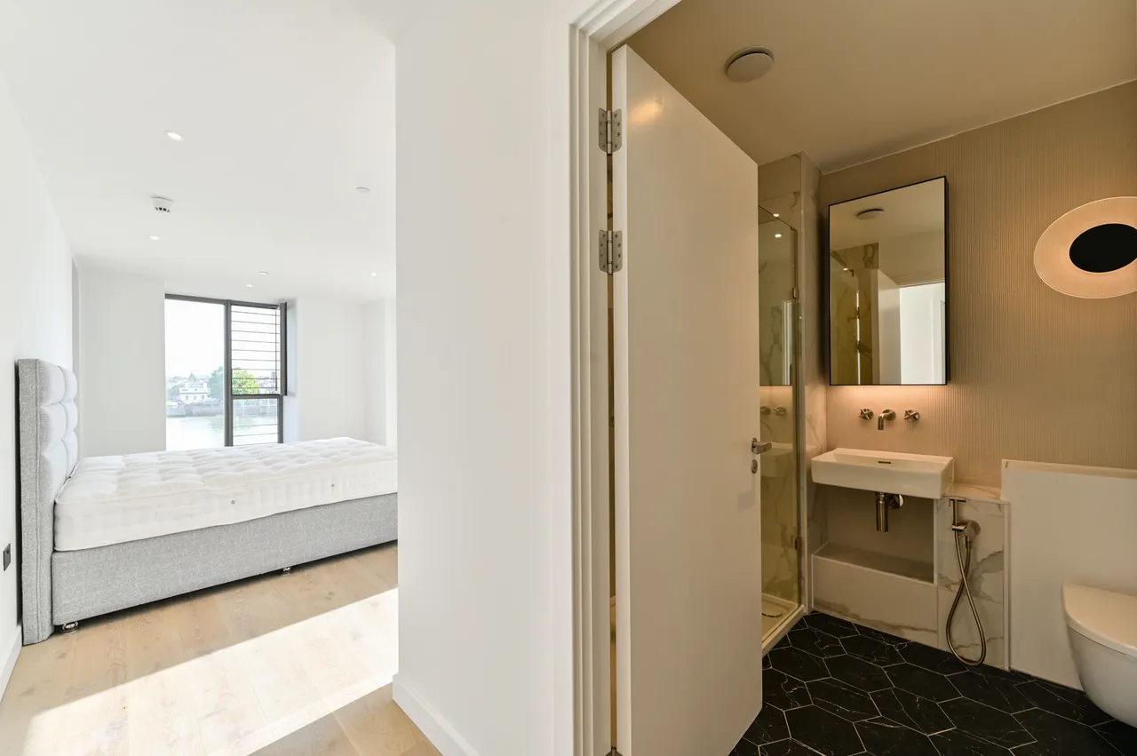 Apartment 14, Herland Court, Carnwath Road, London, photo 9
