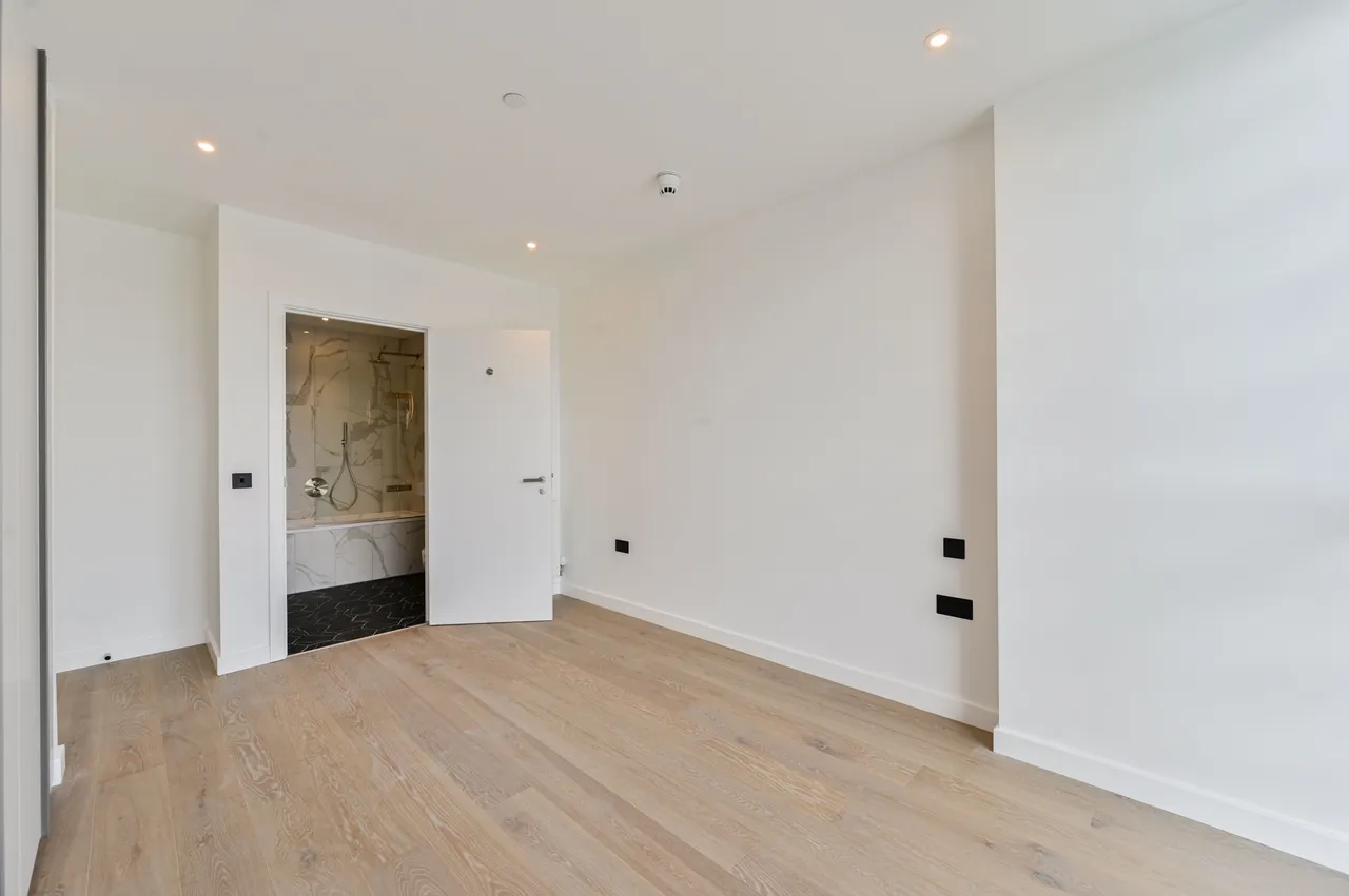 Apartment 14, Herland Court, Carnwath Road, London, photo 11