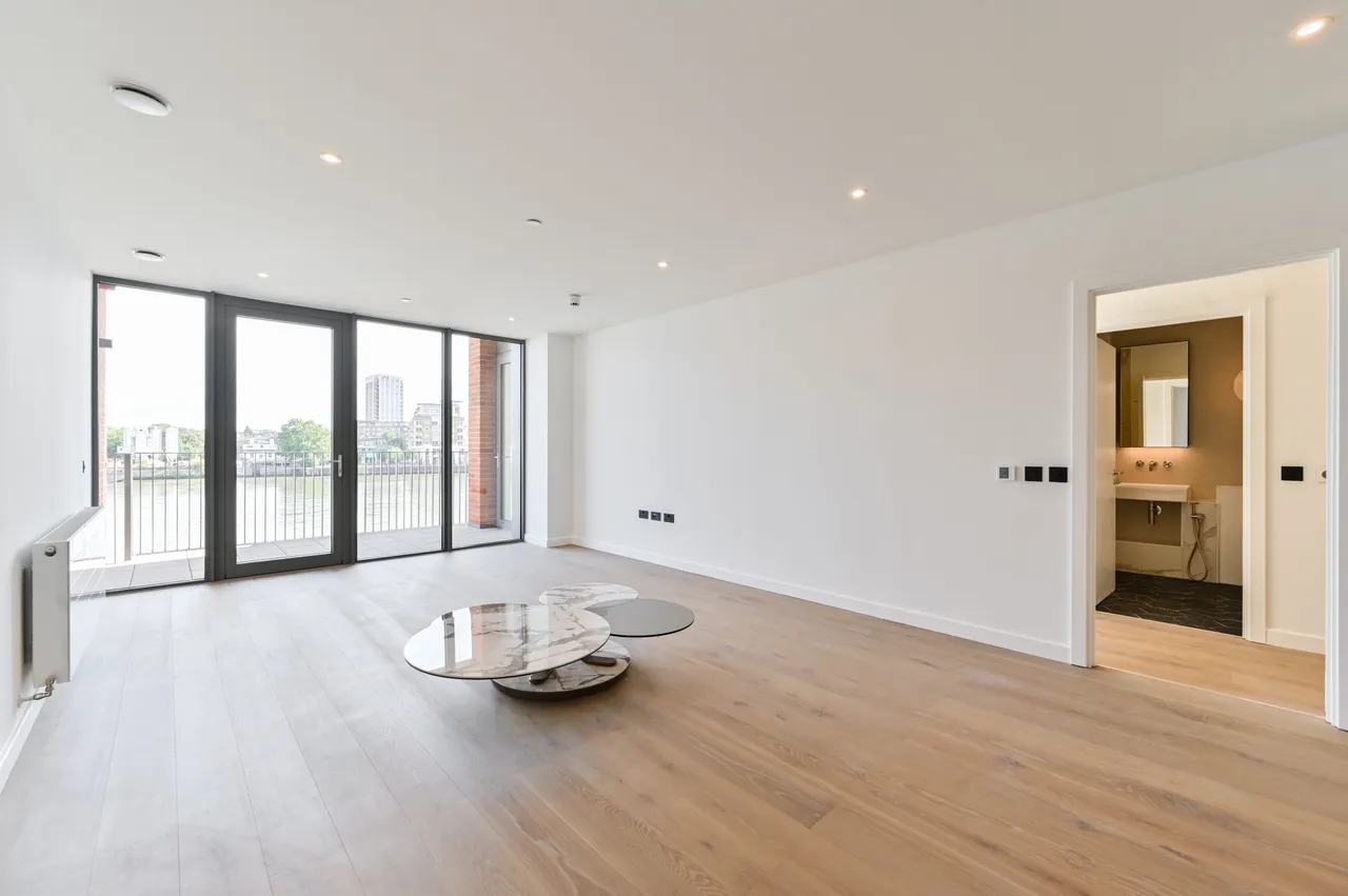 2 bed flat to rent — Apartment 14, Herland Court, Carnwath Road, London