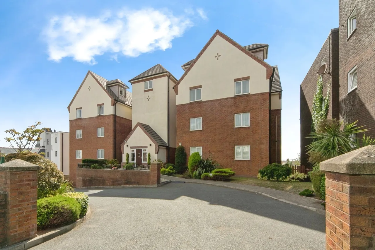 2 bed flat for sale, Deganwy Road, Deganwy, LL31