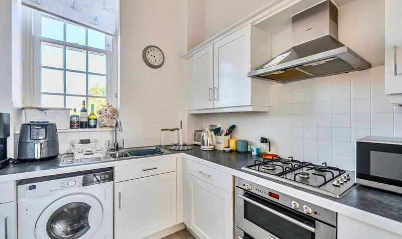 Horton Crescent, Epsom, KT19, photo 10
