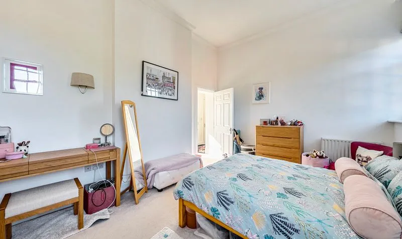 Horton Crescent, Epsom, KT19, photo 12