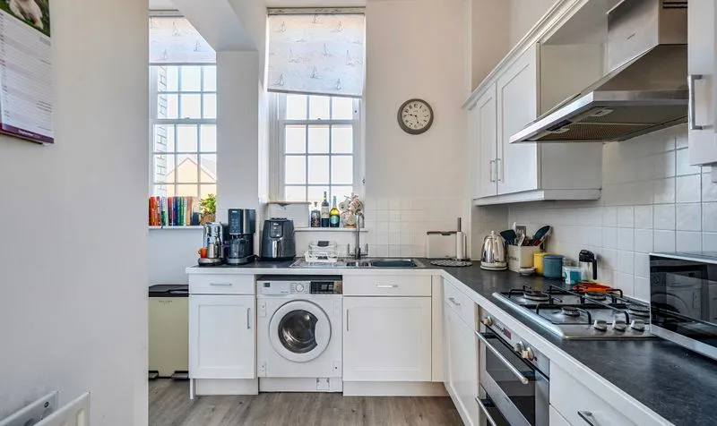 Horton Crescent, Epsom, KT19, photo 9