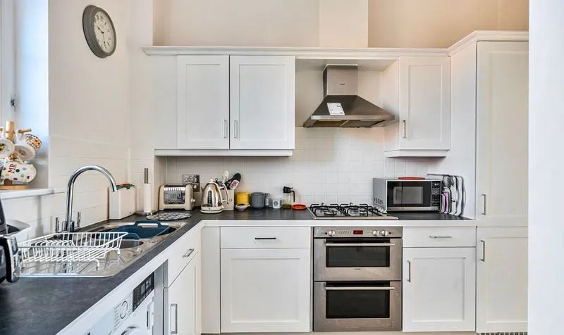 Horton Crescent, Epsom, KT19, photo 3
