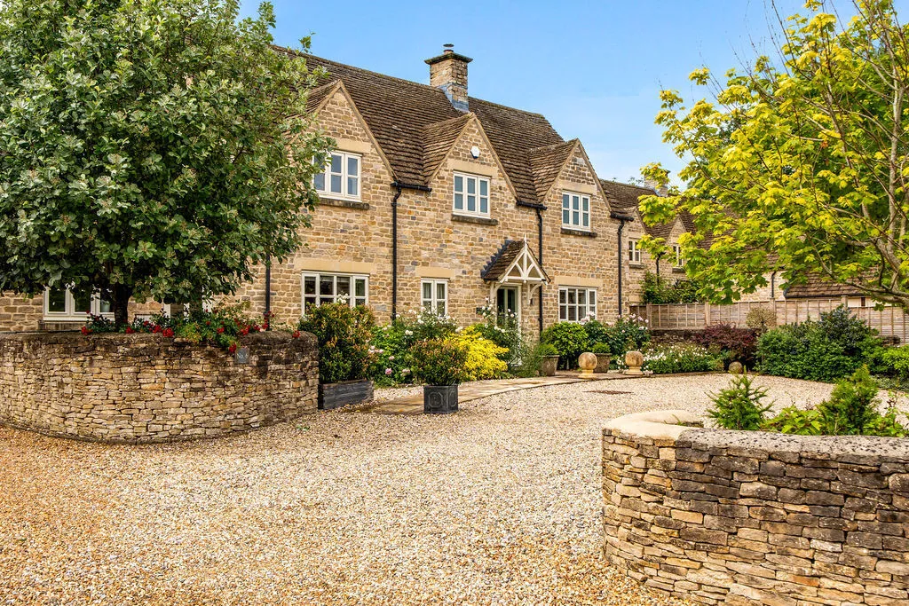 4 bed house for sale — Southrop, Nr. Cirencester, GL7