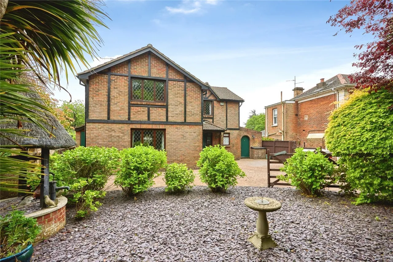 4 bed house for sale, The Mall, Brading, PO36