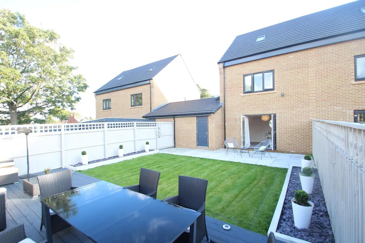 Laburnum Gardens, Seacroft, LS14, photo 7
