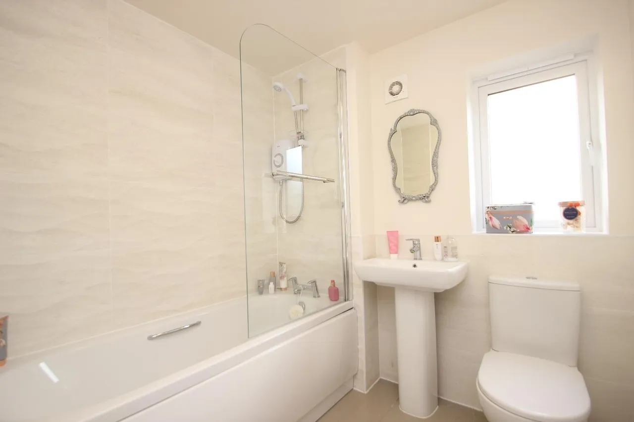 Laburnum Gardens, Seacroft, LS14, photo 14