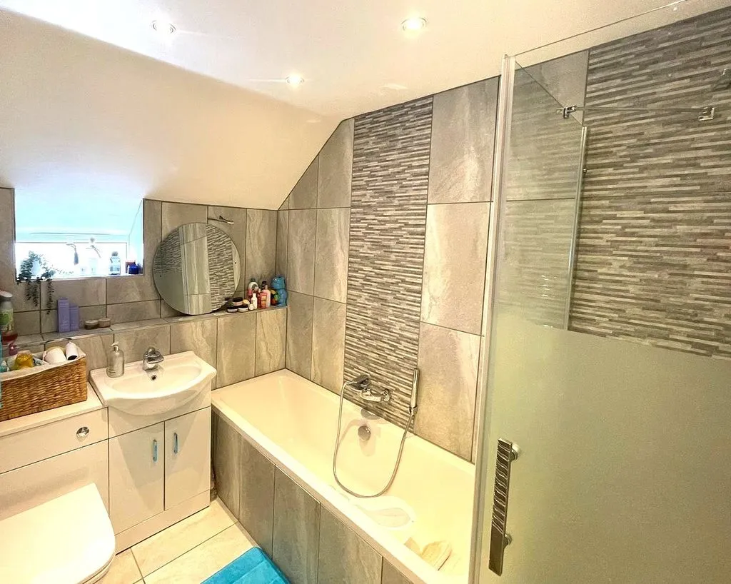 New Road, Bourne End SL8 5BJ, photo 10