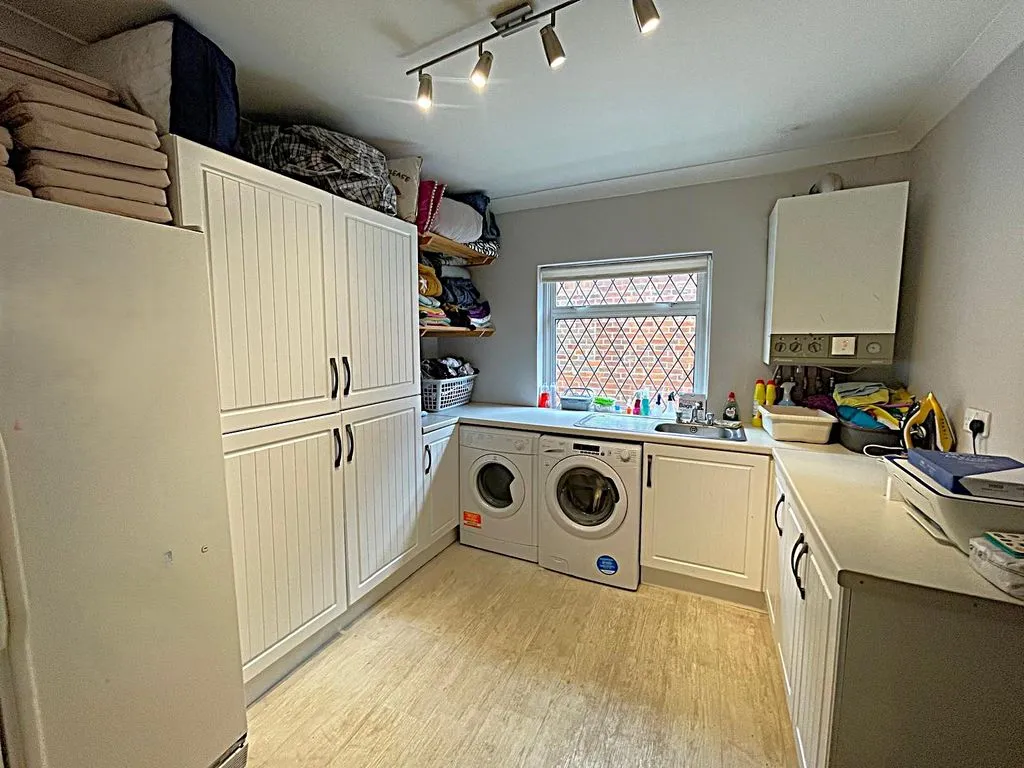 New Road, Bourne End SL8 5BJ, photo 7